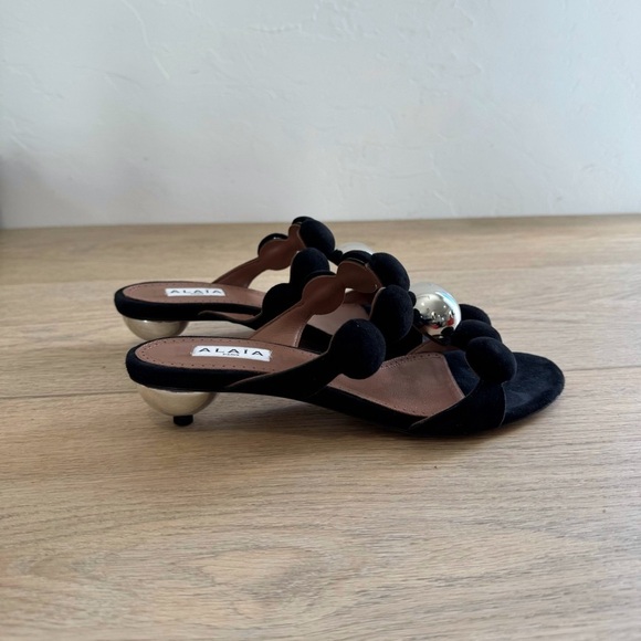 Alaia Bombe embellished suede sandals - Picture 2 of 6